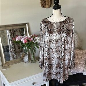 Chico’s silver/brown snake print satin long sleeve long line tunic blouse XL,3​​